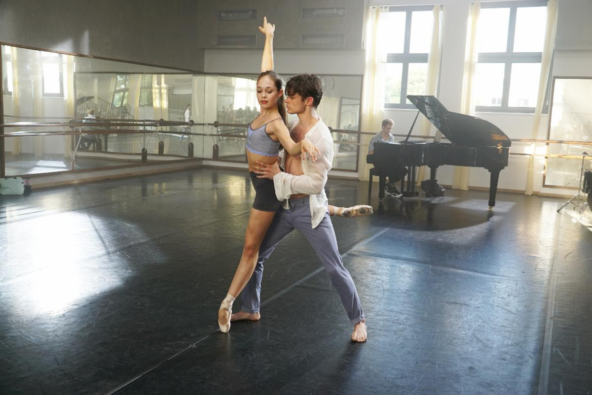 High Strung Free Dance (2020)