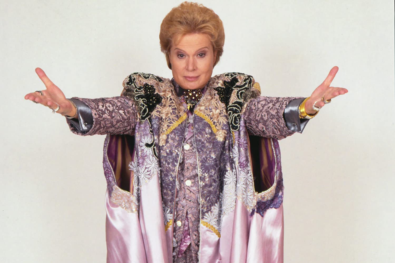 Mucho Mucho Amor: The Legend of Walter Mercado (2020)