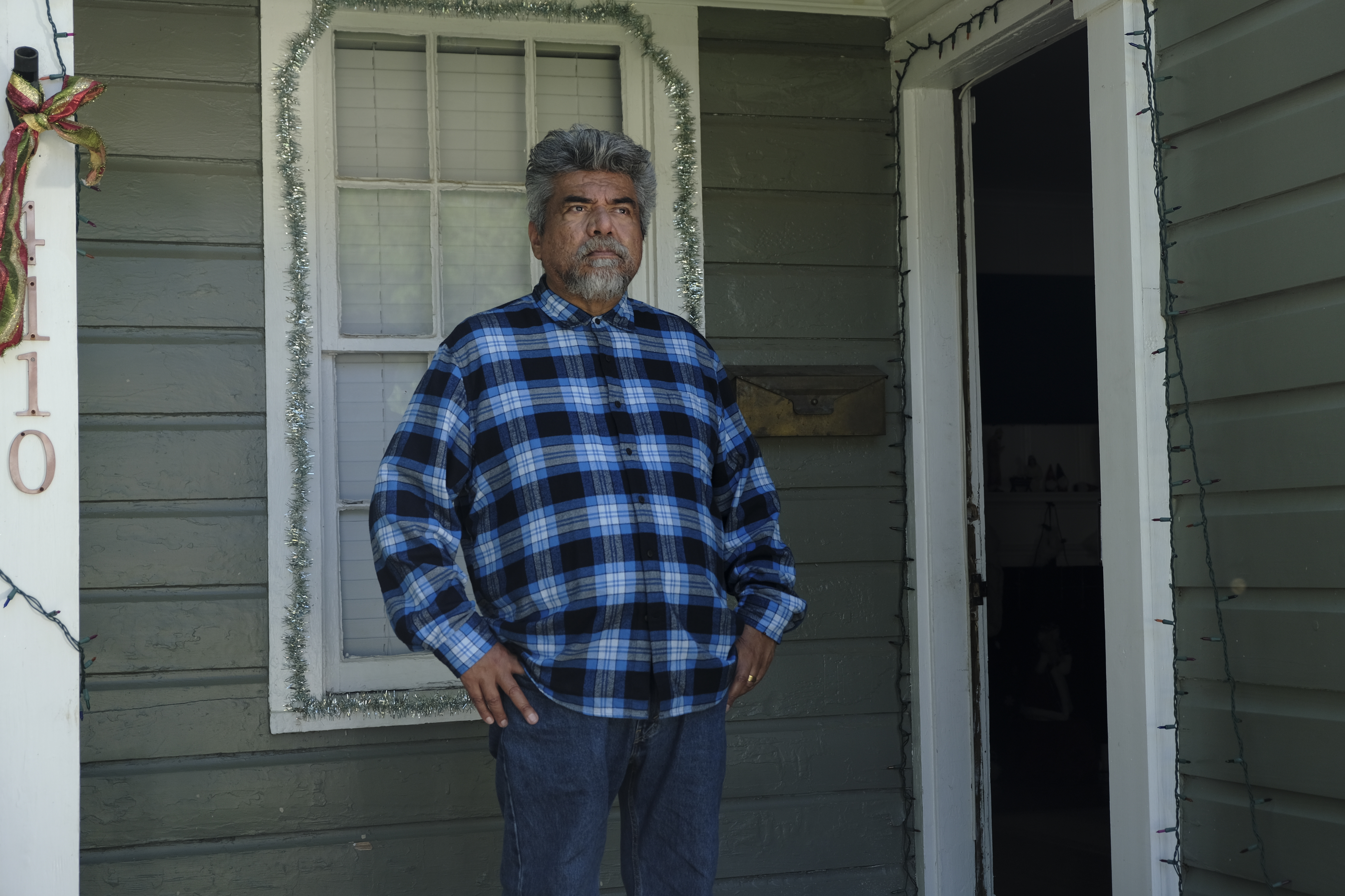 George Lopez Tries to Stop the “Gringo” on Christmas!